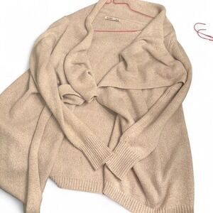 Add 'Old Navy Oatmeal- Tan and cream cardigan #cardigan- size Medium #cozy'